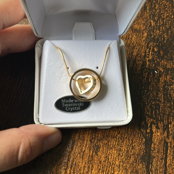 Elegant Gold Necklace with Swarovski Crystal - Picture 2 of 6